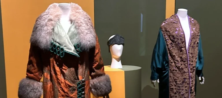 Vestidos en la exposición de Paul Poiret